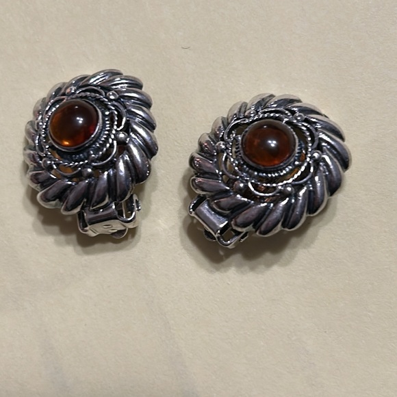 Vintage sterling silver Clip Earrings - Picture 3 of 8
